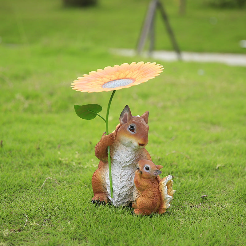 Outdoor Resin Squirrel Sculpture, Realistic Animal Figurine, Decorative Piece for Balcony, Courtyard, Garden Landscape, and Floor Decoration.